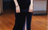  -女孩演出完(wán)退礼服引发质疑，双方都该拿(ná)证据说话