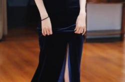  -女孩演出完(wán)退礼服引发质疑，双方都该拿(ná)证据说话