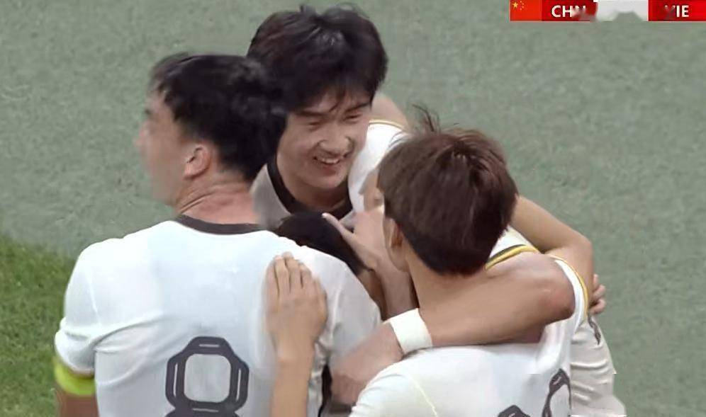 喜讯！落叶球世界波，U23国足1-0越南，1胜两平不败收官，无缘夺冠