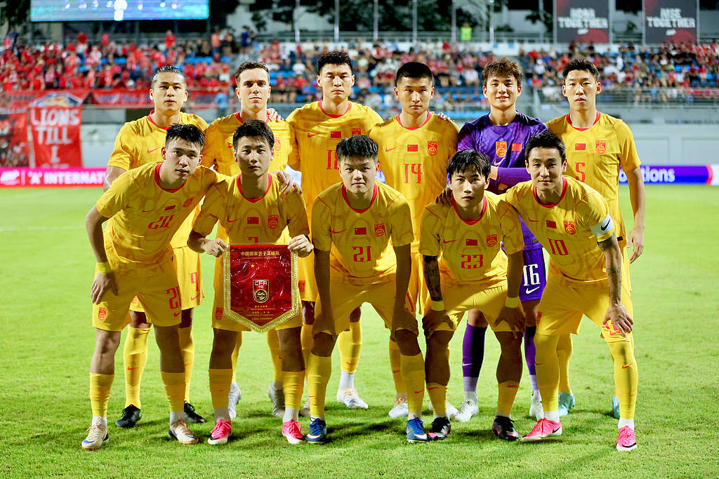 半场战报-塞鸟首球张玉宁点射 国足2-0领先新加坡